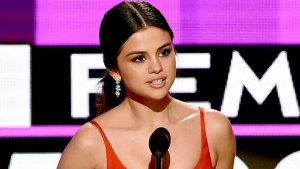 Selena Gomez at AMAs 2016