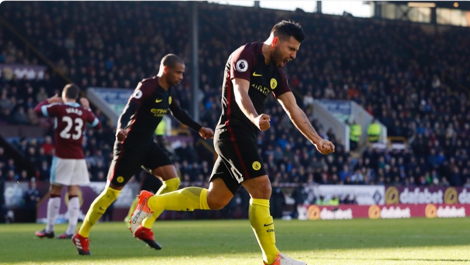 Sergio Aguero moves to Man city to the top in EPL
